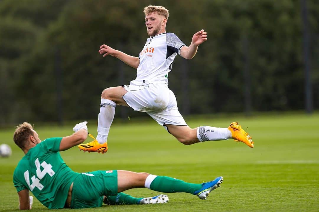 スウォンジー・シティAFCさんのインスタグラム写真 - (スウォンジー・シティAFCInstagram)「The Swans continued their pre-season preparations with a 5-0 win against Swindon Town.」7月15日 23時03分 - swansofficial