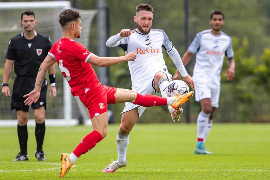 スウォンジー・シティAFCさんのインスタグラム写真 - (スウォンジー・シティAFCInstagram)「The Swans continued their pre-season preparations with a 5-0 win against Swindon Town.」7月15日 23時03分 - swansofficial