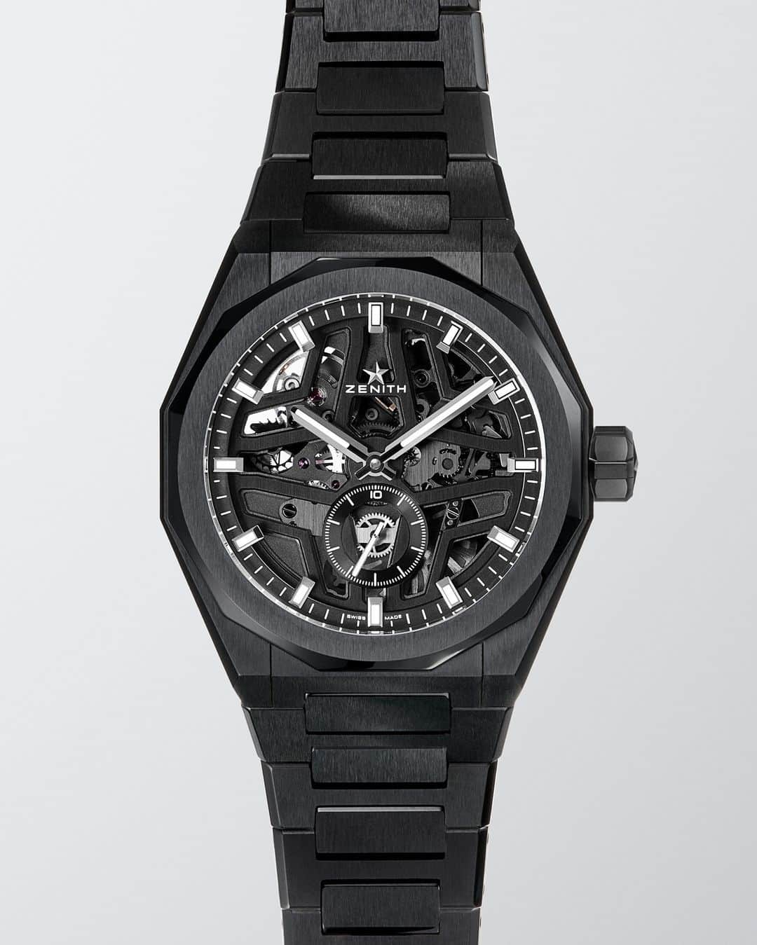 ゼニスのインスタグラム：「#DefySkyline: Bolder, blacker and edgier: DEFY Skyline Skeleton in black ceramic.」