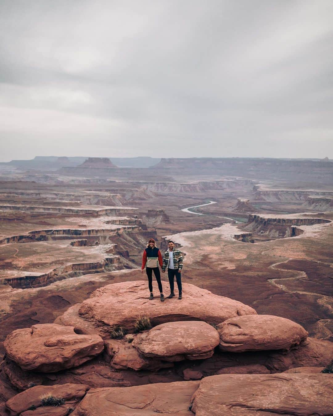 Zanna Van Dijkのインスタグラム：「Moments from the evening we got engaged that never made it to the gram 🥹💍 #utah #canyonlands」
