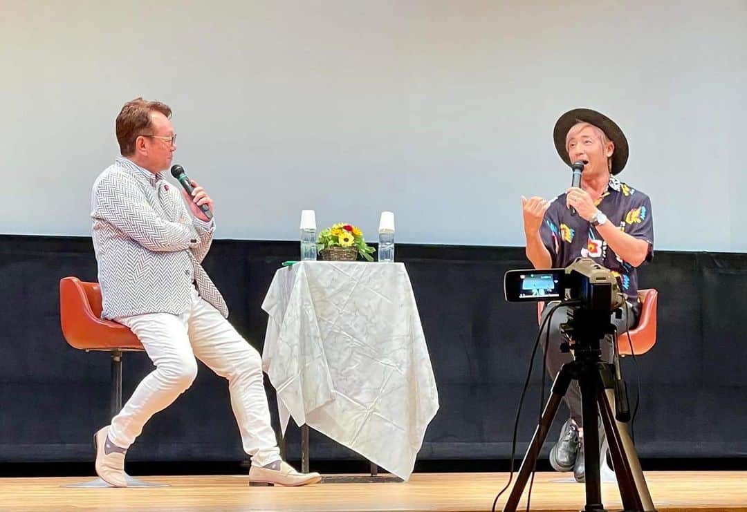 つるの剛士のインスタグラム：「とても久しぶりにつるの剛士さんとのトーク… 打ち合わせ無しの60分一本勝負でした。 楽しく、中身の濃いトークをお届け出来たと思います。 つるのさん、いつもありがとうございます♪」