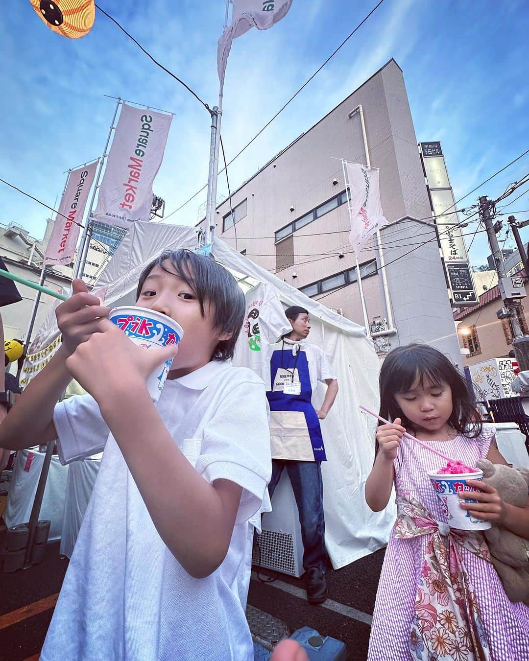 林ゆうきさんのインスタグラム写真 - (林ゆうきInstagram)「渋谷で開催されている 「Square Market」にキッズと行ってきました！  又従兄弟でフレンチシェフの 西 恭平ちゃんが出店していたので 夏祭りを堪能してきました！  激うまグリーンカレーそばが 絶品だったのでぜひ！  #squaremarket  #neki」7月15日 23時08分 - yukihayashi1231