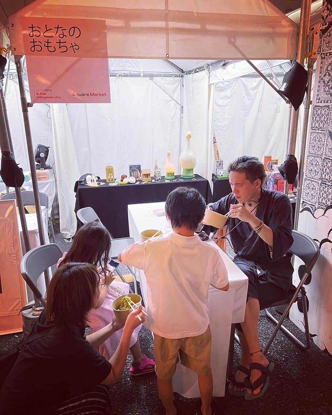 林ゆうきさんのインスタグラム写真 - (林ゆうきInstagram)「渋谷で開催されている 「Square Market」にキッズと行ってきました！  又従兄弟でフレンチシェフの 西 恭平ちゃんが出店していたので 夏祭りを堪能してきました！  激うまグリーンカレーそばが 絶品だったのでぜひ！  #squaremarket  #neki」7月15日 23時08分 - yukihayashi1231