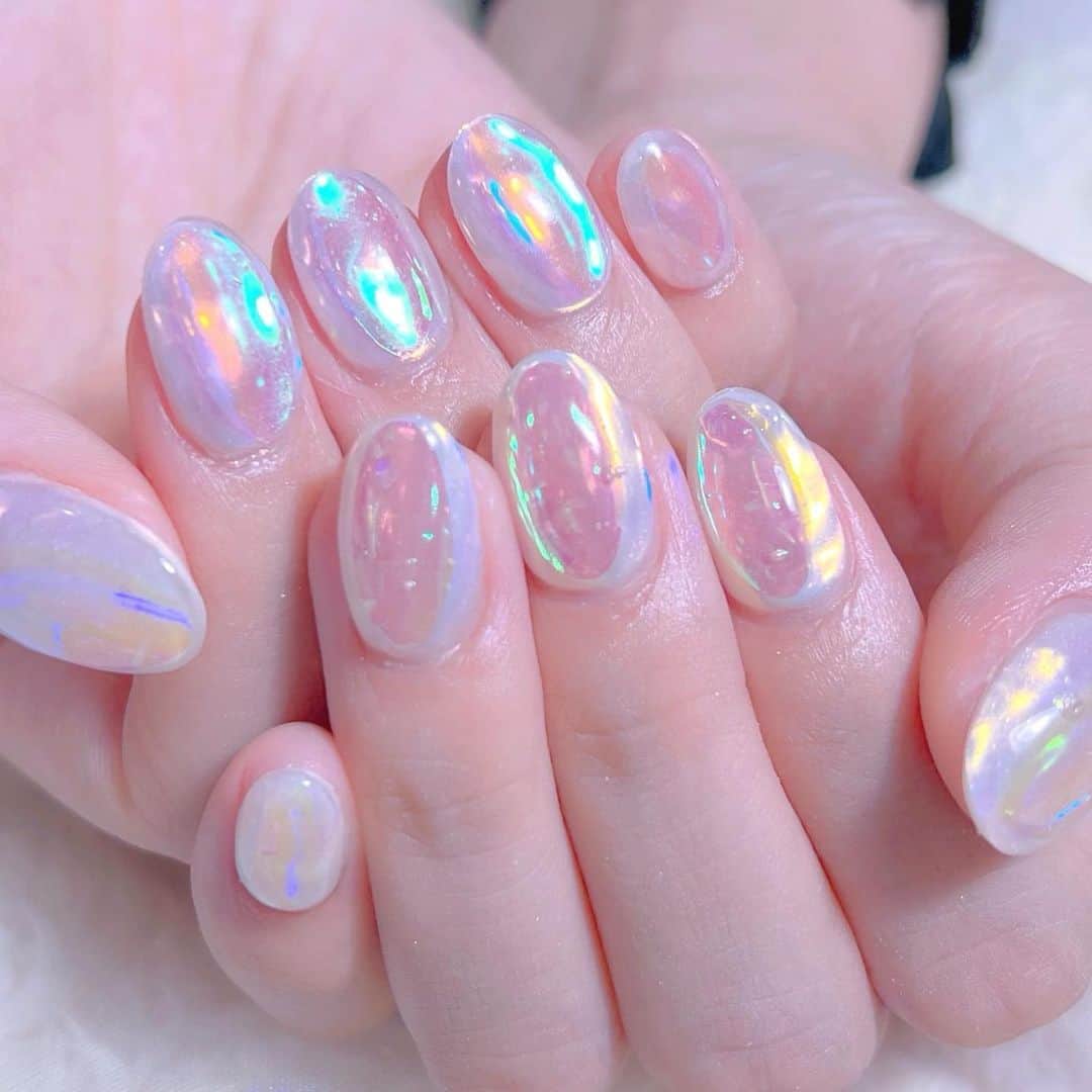 なかやまちえこのインスタグラム：「Aurora🪄⠀ ⠀ @cv_yuma_ ちゃん⠀ @youmenosay ⠀ ⠀ @aby_sharenail #nail #nails #nailart #ネイル #美甲 #ネイルアート  #japanesenailart #manucure #japanesenails #manicurist #gelnails #أظافر #네일아트 #미용  #เพ้นท์เล็บ #artedeuñas #เพ้นท์เล็บเจล #ジェルネイルデザイン #ネイルデザイン #nagelkunst #オーロラネイル #auroranails」