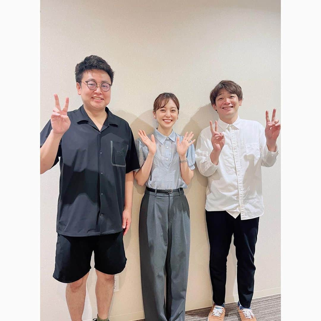 森夏美さんのインスタグラム写真 - (森夏美Instagram)「. 銀シャリさんの単独ライブ #不思銀の国のシャリス  参戦🍙  どこからが台本でどこからがフリートークなのか、、、 お二人の自由な漫才に思いっきり笑わせてもらいました！！ 笑いすぎて涙を拭くって、幸せの極みですね😂🍀  明日のタイチサン！も、銀シャリさんが ごはんがススムおかず「銀シャリグルメ」を求めて、 名古屋の街を巡りますよ〜🍚✨  #不思銀の国のシャリス #御園座 #銀シャリ さん #ありがとうございました #最高の三連休初日だ #☺️ #顔はめパネル #二人分しました笑 #東海テレビ #アナウンサー #森夏美」7月15日 23時15分 - mori_natsumi0722