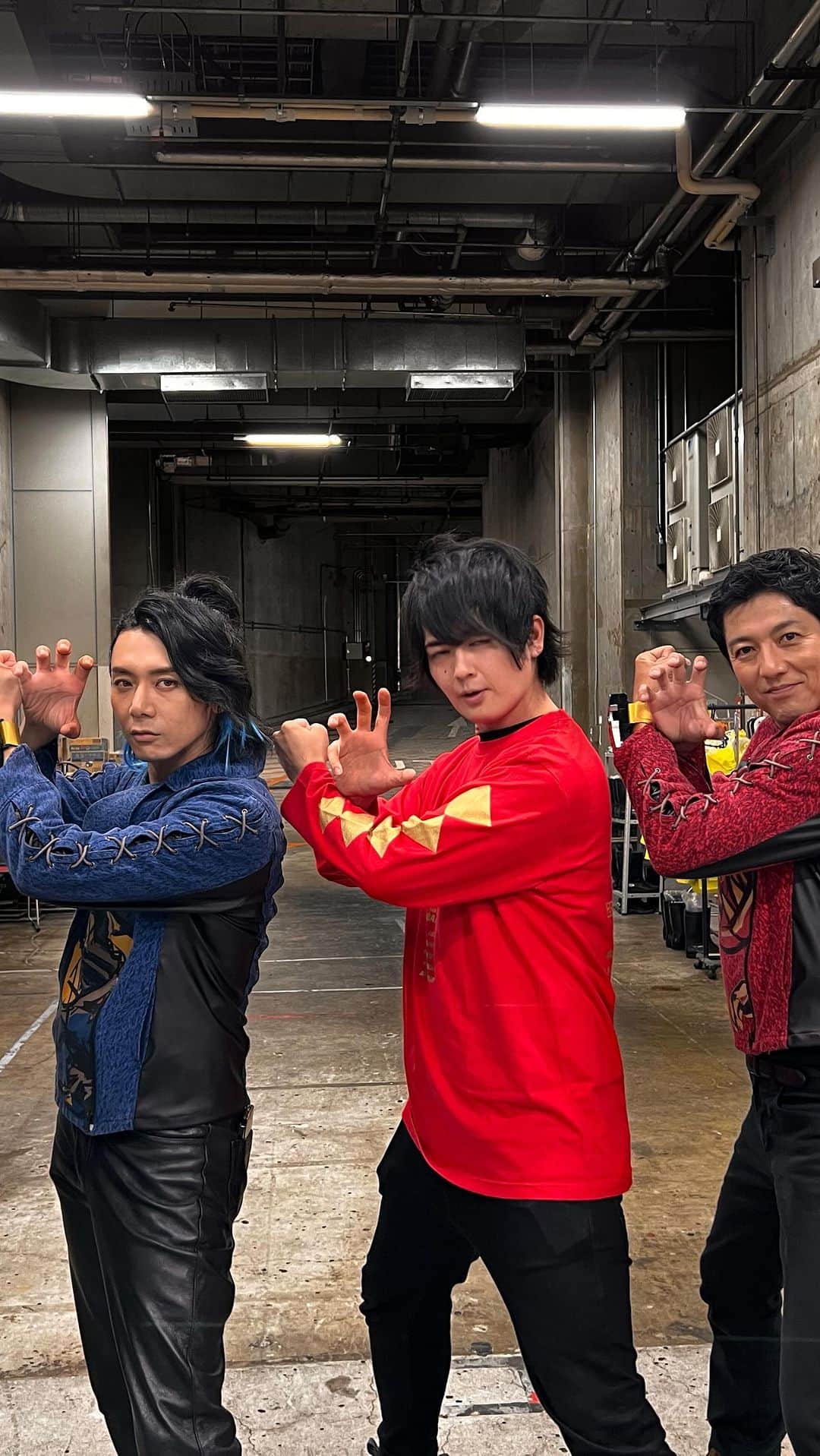 古原靖久のインスタグラム：「share please!  左から アバレブラック✖︎アバレブルー✖︎ ゴーオンレッド✖︎アバレッド✖︎ アバレキラー Instagramなんで壁紙全員写らないんだ😭  暴れすぎな先輩達と。W変身！！ 爆竜チェンジ！　Let's GO-ON!!  🕒9月1日 【アバレンジャー20th 〜許されざるアバレ〜】  🕒8月27日 【アバレンジャーwithドンブラザーズ】  【アバレンジャーコラボ】 📟古原靖久TV👉youtu.be/1_94YQ0qpx8  #アバレンジャー #アバレンジャー20th #幸人最高 #ゴーオンジャー15 #古原靖久TV 🏎ゴーオンジャー15周年と言うことで東映特撮YouTubeにてゴーオンジャーも配信中！！ 🌈私事ですが事務所をフリーになって色々な活動を始めました。  💎ひとつは養護施設出身の経験を活かした講演会の講師としての活動です。 育った環境のせいにして欲しくなくて 《僕でもなんとか生きていけるんだから、皆にもできるよ》ということを伝えたくて全国を回ってます。 気になった方や法人の皆さん、学校の先生など是非 講演会のオファーお待ちしてます。 詳しくはDMに宜しくお願い致します。  💎二つ目は ご当地ヒーロー活性化の意味を込め ✨ローカルヒーローに1日限定変身プロジェクトです。 簡単に言うと僕が理由をつけてローカルヒーローに変身して敵を倒すと言う物です 〜記憶を無くした男が記憶のカケラを求めて全国を旅を している最中、コナンみたいに事件に巻き込まれます。 そこでご当地ヒーローの力を借りて変身し事件を解決。というお話をオファーしてもらい 各地方のヒーロー達と共に話し合い脚本を作っていき、 ヒーローショーに呼んでもらって頂いてます。 こちらもDMにてオファーお待ちしております！  💎そして３つ目はYouTubeを始めました。 みんな大好きレジェンドヒーロー達とのコラボです🔥 もともとヒーローが大好きでヒーローになったタイプなので、どの世代が見ても刺さる、ヒーロー達のライブラリーを作ろうと思ってます！ 是非ハイライトかプロフィールから📟【古原靖久TV】📟見てください！ チャンネル登録といいねを忘れずにお願い致します!! 続けられるかどうかは皆の応援次第です！ シェアと布教活動のほう宜しくお願い致します！ 切り抜きなども歓迎してます。 字幕をつけられる方も募集中♨️ #キングオージャー #仮面ライダーギーツ 世代の皆も見てね！ 📟シェアお願い致します！ヒーローコラボはYouTubeで👉📟profile Go!!💨 　#コラボ動画　　#goonger #powerranger #powerrangers #運営さん大好き　#オススメ載りたい　#特撮　#YouTuber #tiktok #tiktokindia #tiktokuni #tiktoker #tiktoknews #tiktoknepal #tiktokph #sharethevideo  #shareplease  #follow #followformorevideo #followers😘thanku #followparty  #love #hero」