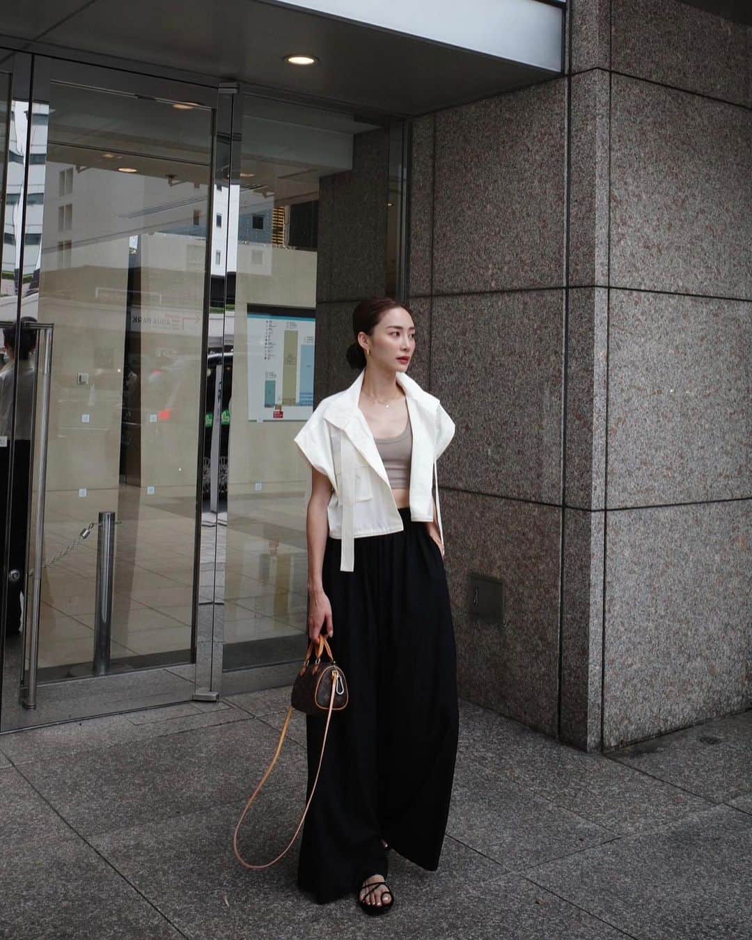 のインスタグラム：「心の友との休日♡  いつもありがとう🫶🏽✨  #outfit #outfit #fashion #coordinate #azul #zara #louisvuitton」