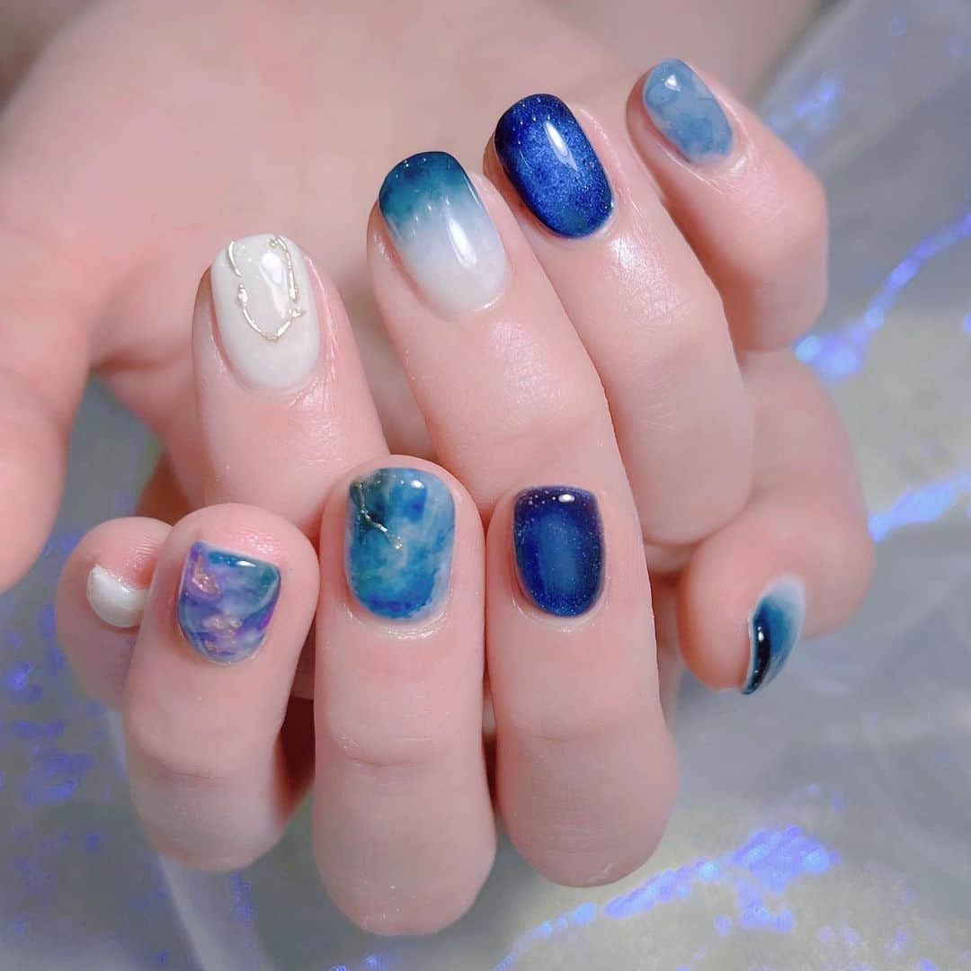 なかやまちえこさんのインスタグラム写真 - (なかやまちえこInstagram)「Blue.⠀ ⠀ 福原綾香さん⠀ デザインイメージお伝えいただいて🫧⠀ ⠀ @aby_sharenail #nail #nails #nailart #ネイル #美甲 #ネイルアート  #japanesenailart #manucure #japanesenails #manicurist #gelnails #أظافر #네일아트 #미용  #เพ้นท์เล็บ #artedeuñas #เพ้นท์เล็บเจล #ジェルネイルデザイン #ネイルデザイン #nagelkunst #青ネイル #bluenails」7月15日 23時22分 - chiekonakayama