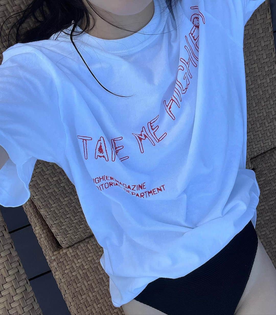 山本奈衣瑠のインスタグラム：「𝑻𝑨𝑲𝑬 𝑴𝑬 𝑯𝑰𝑮𝑯(𝒆𝒓)☄︎☄︎꙳⋆📖 @higher_magazine   いつも聴いてるPodcastのひとつｯ🎧 私が出させてもらった回についても 未だに沢山感想もらってとても嬉しぃ🥹🍙 (いつでも聞いてﾈ!笑)  あの人の話が聞きたい🗣✴︎ 時に開く大切なPodcastのひとつﾃﾞｽ📖 @hahaharu777  @38uia   因みに私は160ｾﾝﾁでMｻｲｽﾞ着てますｯ🛋♡」