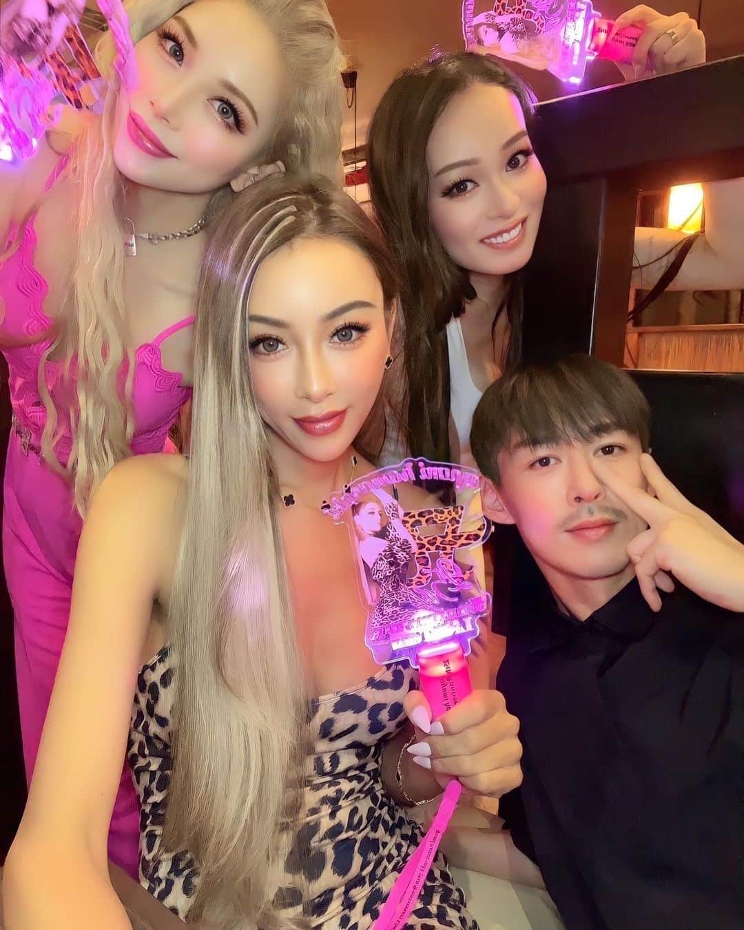 GENKINGのインスタグラム：「25th anniversary live tour👸🏼💖 第一章も最高でした🥹✨  @a.you 様素敵な時間をありがとうございました💖💖💖 #ayumihamasaki  #ayu47都道府県tour  #ayu25thanniversary」
