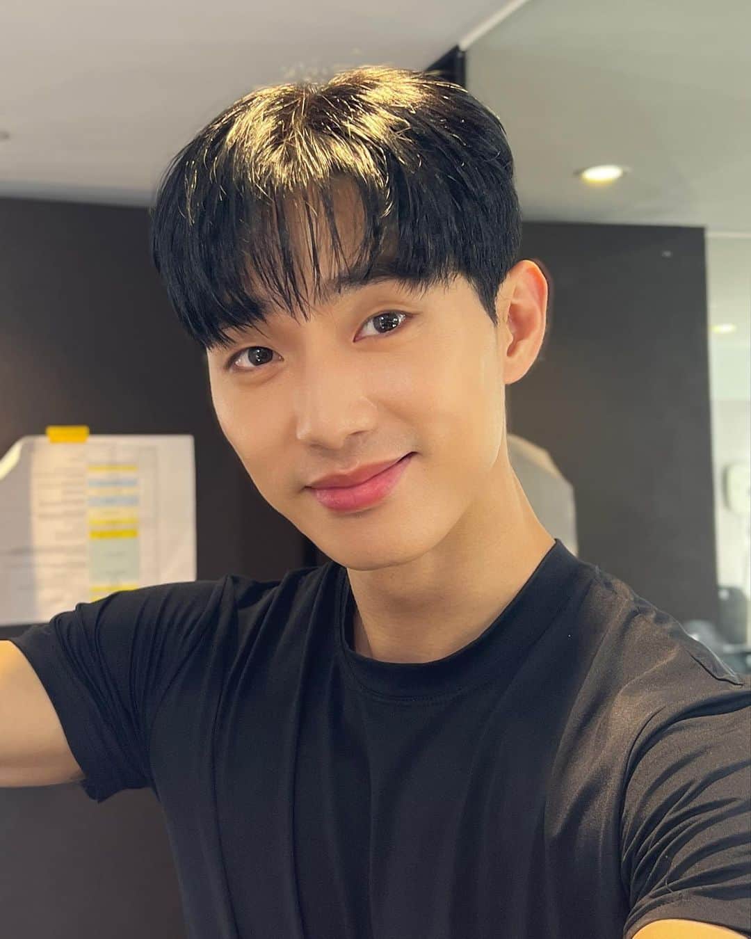 Jay のインスタグラム：「너무너무 감사한 하루를 선물해주셔서 감사합니다. 좋은 시간 추억 함께 만들었음에 행복하고~ 다음을 기약하며 열심히 마음으로 보답하도록하겠습니다.  真的真的非常感謝大家的一天，給了我這樣的禮物。一起度過了很棒的時間還創造了美好的回憶，真的非常幸福～約定好下一次的見面，我會用更努力的心態來回報給大家的」