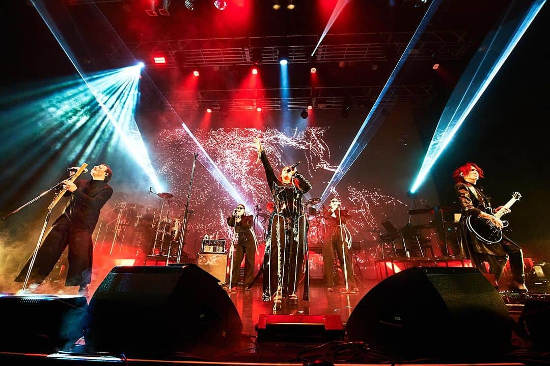 SUGIZOさんのインスタグラム写真 - (SUGIZOInstagram)「Rest in Peace & Fly Away 〜And The New Chaos is Saving You〜 Final Zepp DiverCity with KAZKA!!  Photo by Keiko TANABE.  #SUGIZO #KAZKA #UNI #MaZDA #よしうらけんじ #komaki #Chloe #ZAKROCK #類家心平 #MAIKO #COSMICDANACESEXTET #SUGIZOTOUR2023」7月15日 23時32分 - sugizo_official