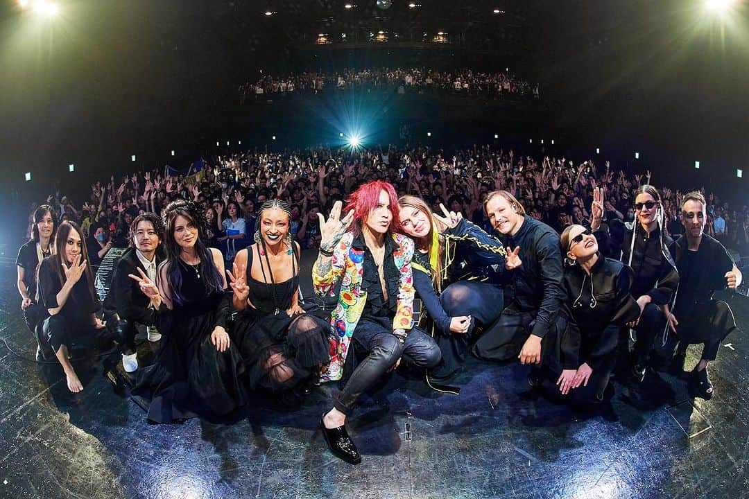 SUGIZOさんのインスタグラム写真 - (SUGIZOInstagram)「Rest in Peace & Fly Away 〜And The New Chaos is Saving You〜 Final Zepp DiverCity with KAZKA!!  Photo by Keiko TANABE.  #SUGIZO #KAZKA #UNI #MaZDA #よしうらけんじ #komaki #Chloe #ZAKROCK #類家心平 #MAIKO #COSMICDANACESEXTET #SUGIZOTOUR2023」7月15日 23時32分 - sugizo_official