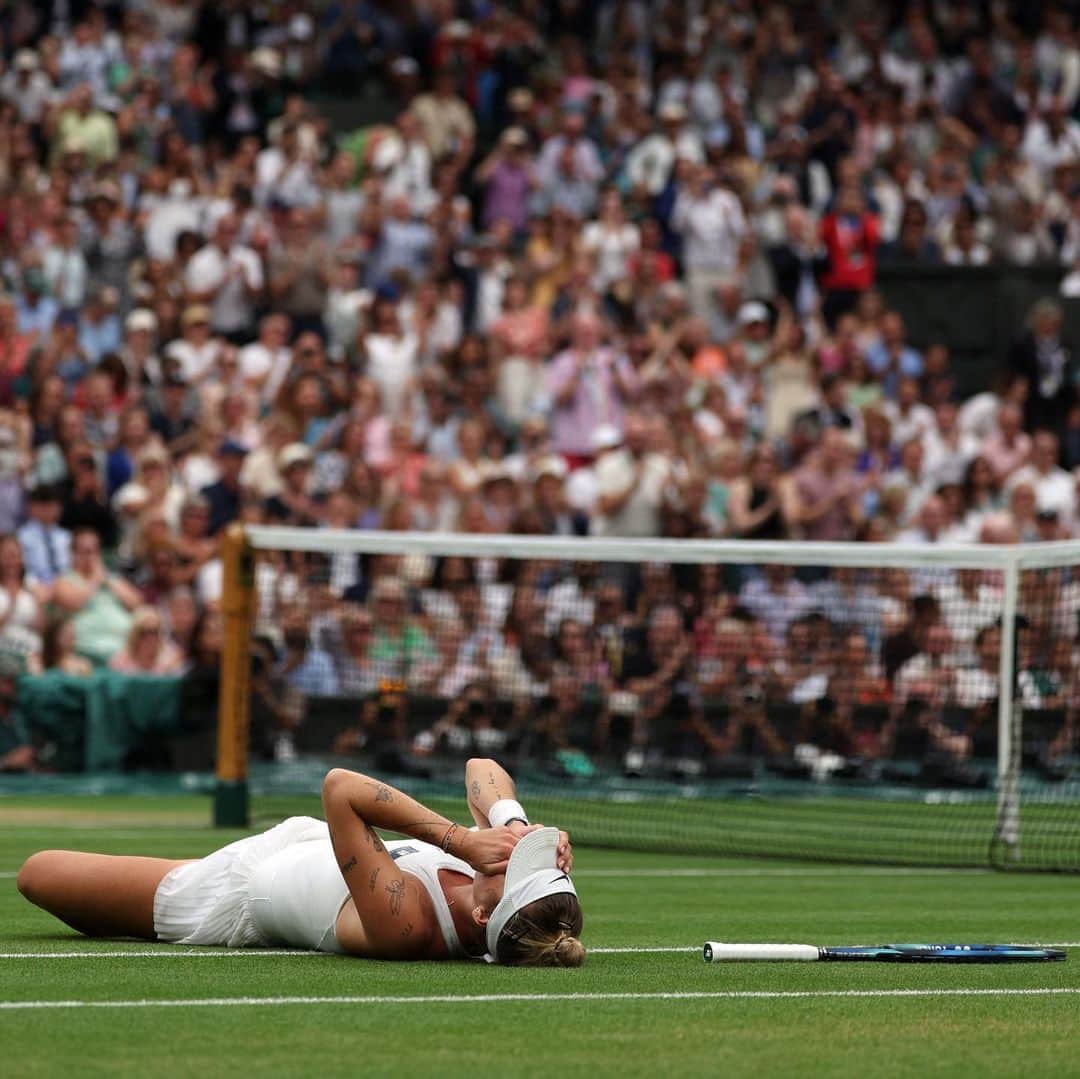 WTA（女子テニス協会）さんのインスタグラム写真 - (WTA（女子テニス協会）Instagram)「Marketa’s Moment 🤍  #Wimbledon」7月15日 23時42分 - wta
