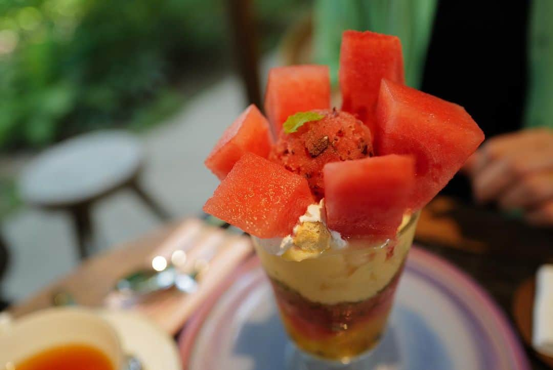 黒沢祐子さんのインスタグラム写真 - (黒沢祐子Instagram)「beautiful water melon🍉parfait 🥺  ほんじつの甘い余韻に浸る😮‍💨  明日も早起き おやすみなさい💤」7月15日 23時52分 - yukowedding