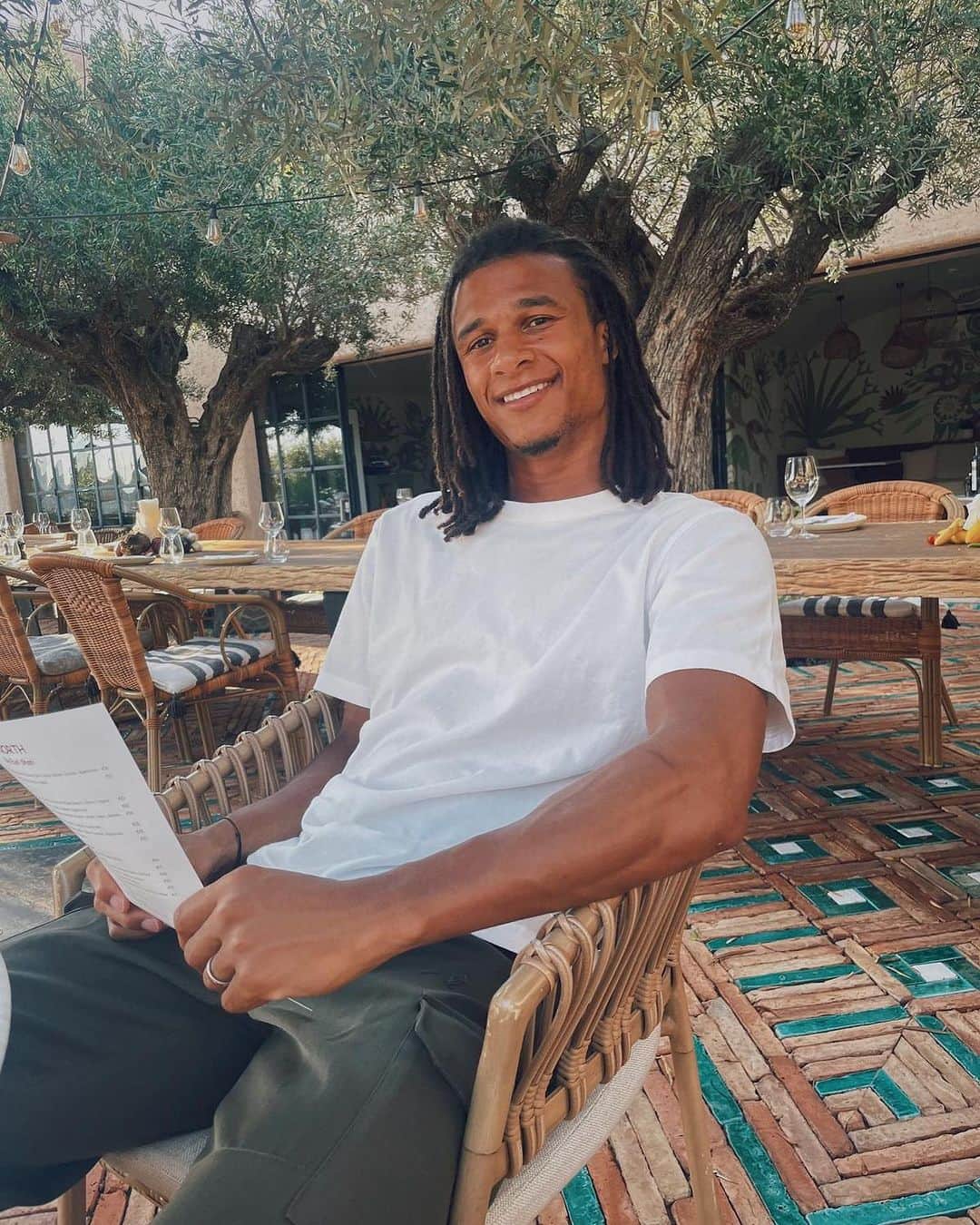 ナタン・アケのインスタグラム：「Enjoying the last few days☀️🙏🏾」