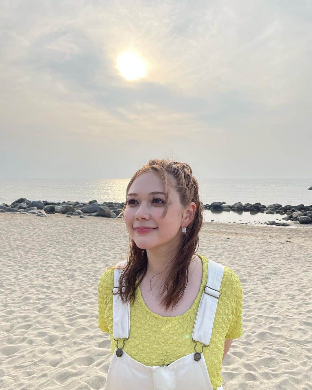 村重杏奈のインスタグラム：「今日放送でした！ 土曜日もよ〜いドン♡ たむたむと福岡いったよ☺︎ たのしかったー！  メイクは @ma2mari  さん✨」