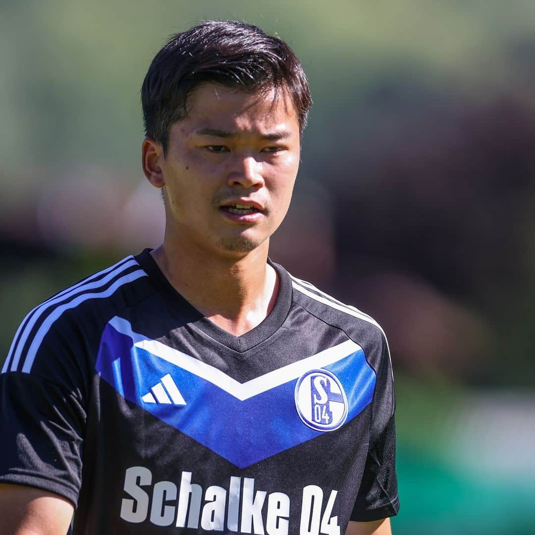 シャルケ04のインスタグラム：「Klarer Sieg zum Abschluss des Trainingslagers. Sauber, Männer! . . #S04 #Schalke #Knappen #S04GOR #S04HoheTauern」