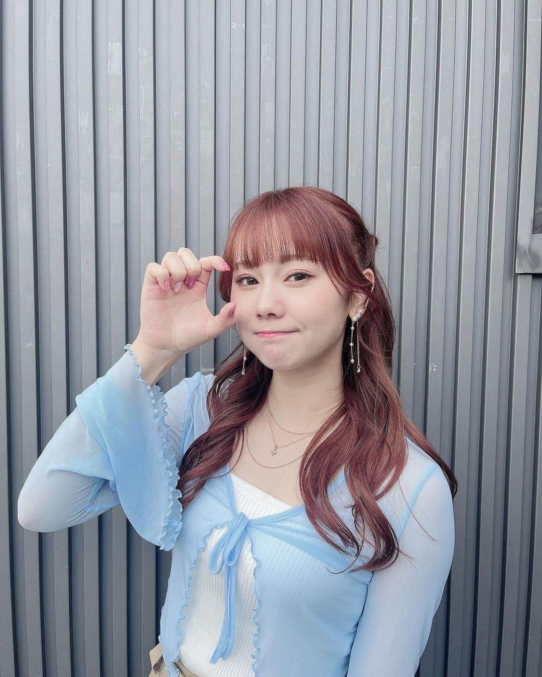 松本慈子のインスタグラム：「* COLORZwithSHEIN2023 in Zepp Nagoya 2日間 ありがとうございました💙💙💙  音楽って最高〜！！！ Oceansの皆さんと一緒にcolorzのステージに立てて本当に嬉しかった！とにかく楽しかった〜🥹音楽がくれるパワーって本当にすごい！もっと、自分も歌唱力含め、みんなにパワーや幸せをあげられる人になろう！と思いました☺️  今日の衣装もとっても可愛いでしょ？🩵  #colorzwithshein2023 #colorz  #colorz2023 #sheinコーデ  #shein #水色コーデ #カーディガン #シースルートップス」