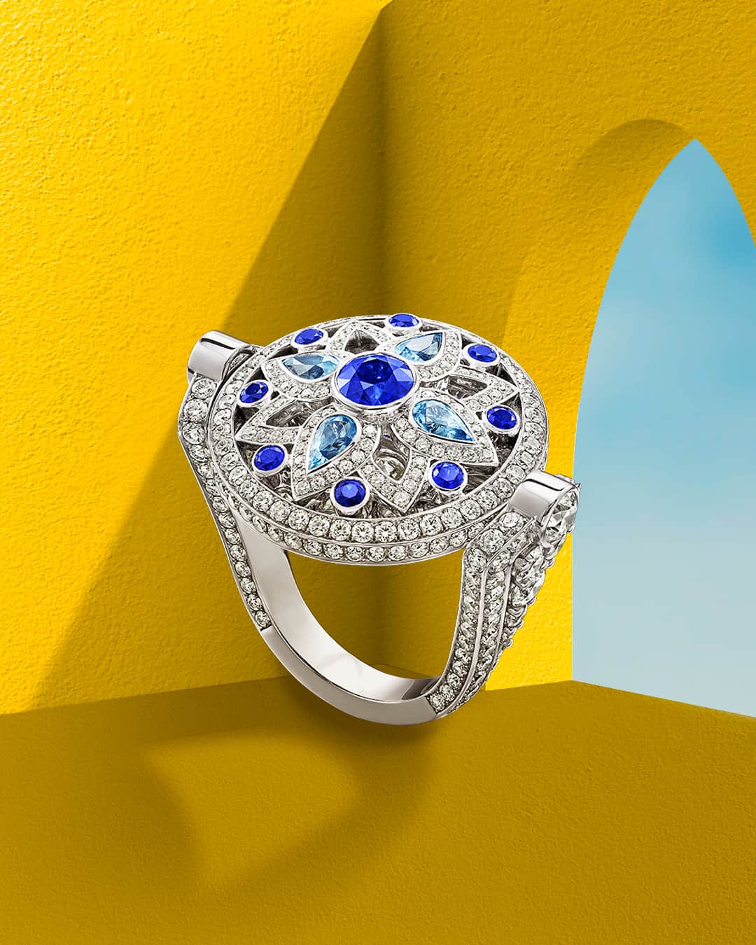 ハリー・ウィンストンのインスタグラム：「Icy sapphires, aquamarines, and diamonds in this reversible Secret Wonder ring help temper summer’s sizzling heat. Tap the link in bio to cool down with spectacular gems. #HarryWinston #WinstonHighJewelry」