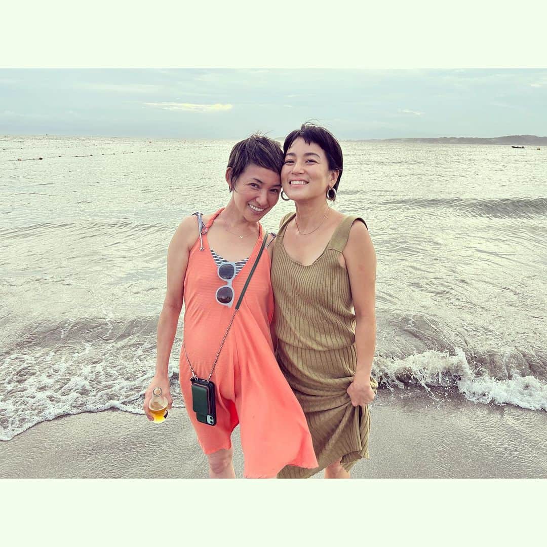 桃生亜希子のインスタグラム：「自由で情熱的で奔放だけど繊細でPUREなSOUL SISTERまみえ　@mamiekakimoto がCanadaから3年ぶりに帰って来た❤️‍🔥　    自分の心に正直に、直感的に生きるまみえの人生は、誰かとの比較とかでは収まりきらない。 　激しく転けて血を流したりもするけど、全部笑いに変えられる強くて美しい人。😂🫶  　私達も長いね！ 　出会えて本当よかったよ。✨ 　これからもよろしく。 　メキシコ🇲🇽でも会おうね🔥 　一緒に人生の旅を楽しんで行こ！😘 　   LOVE❤️  👽👽」