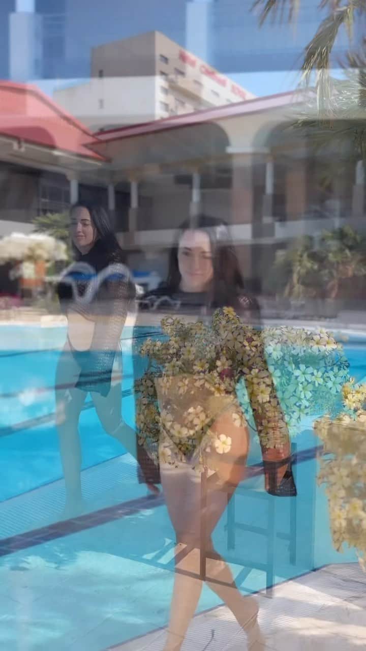 ラリサ・ヨルダケのインスタグラム：「vibes only 🤍✨ @voxmarisgrandresort 🌸」