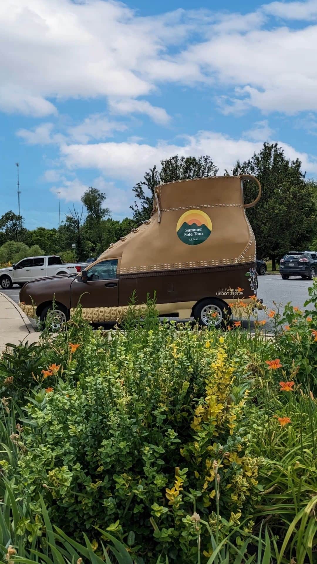 L.L.Beanのインスタグラム：「Our giant boot has been making tracks around the country as part of the Bootmobile Summer Sole Tour - here are just a few of our favorite moments so far.  If you cross paths with the Bootmobile, give us a wave. We can't wait to see you out there!」