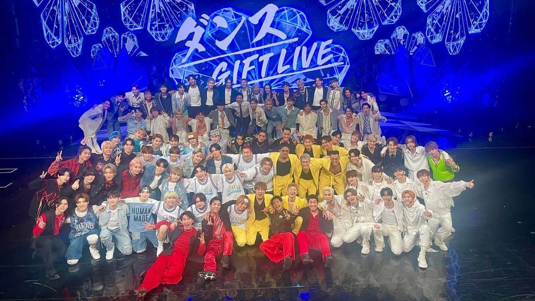 shojiのインスタグラム：「#音楽の日 ダンスコラボのコーナー「#ダンスGIFTLIVE 」のプロデュースをさせて頂きました！  全グループ本当にカッコよかった❤️‍🔥 最高すぎました❤️‍🔥  TBSさんと、何をやったら面白いかな？という所から参加させて頂き、こんなにも夢のようなコラボが実現した事を心の底から嬉しく思います。  クオリティの高いパフォーマンスを、ファンが喜ぶ組み合わせを、驚きに溢れたステージを、未来が楽しみになるワクワクを。 少しでもいいショーを皆さんに楽しんでもらえるように、シッキン全員で協力して制作しました！  番組内でも言いましたが、これが当たり前になるように、皆さんの感想を沢山SNSに書き込んでください！  当日参加できなくなってしまったJO1の白岩くん、また次の機会に、素敵なパフォーマンスを皆に見せてください😊  そして今回、スケジュールなどの都合で参加できなかったグループも加わったコラボショーに妄想が膨らみすぎる🫠 もっともっと、やっていきましょう🔥  #音楽の日　のスタッフの皆さん、そして協力してくれた50人を超えるアシスタントの皆んな、シッキンスタッフの皆んな、ありがとうございました！  そしてパフォーマンスしてくれた素晴らしすぎるアーティストの皆さん、本当にありがとうございました！ 今日を新たな一歩に、これからも切磋琢磨して、いいエンタメ届けていきましょう❤️‍🔥  書ききれないのでこの辺で。。。 あー、幸せだった😭  #stkgz #シッキン #シットキングス #shoji #持田将史 #音楽の日　#ダンスコラボ　#TBS #色んな壁を超えた日」