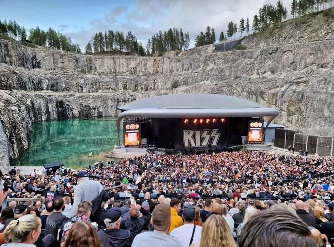 ジーン・シモンズのインスタグラム：「Cool venue @dalhalla_official」