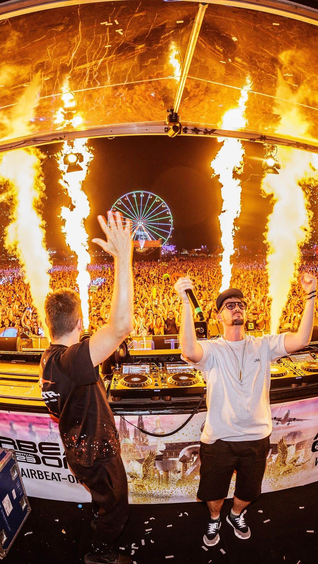 Dimitri Vegas & Like Mikeのインスタグラム：「Tested some new music yesterday in Germany! 75.000 people going harddd was ganz geil 🇩🇪」