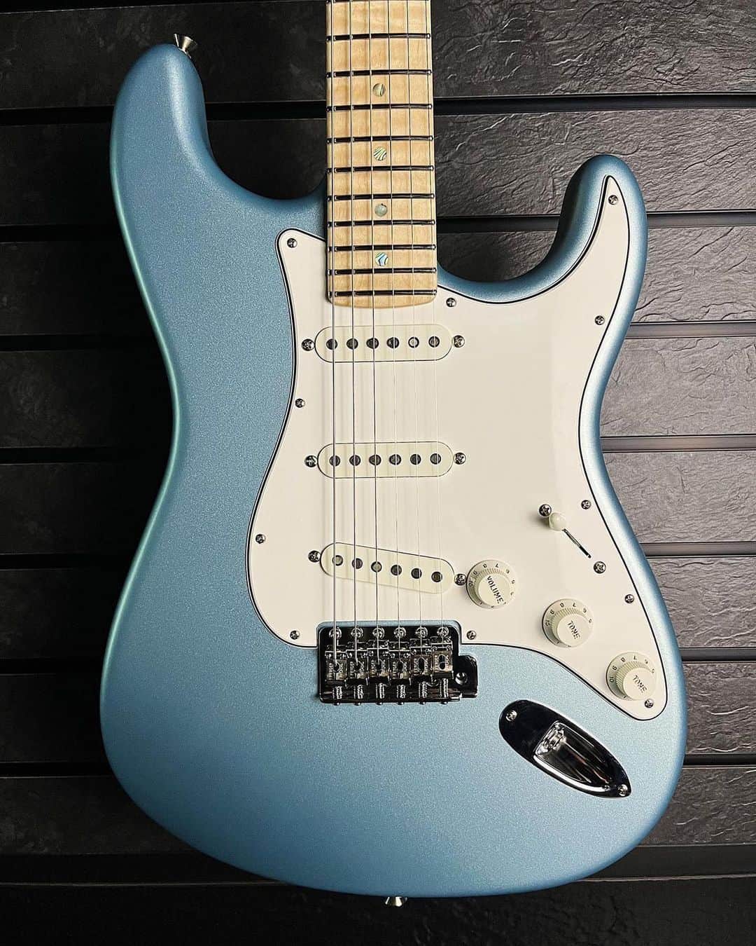 Fender Guitarのインスタグラム：「Happy #Straturday! Check out this super clean Satin Firemist Silver Strat — built by @Levi_Perry in the @fendercustomshop. What's your favorite shade of Fender Blue?」