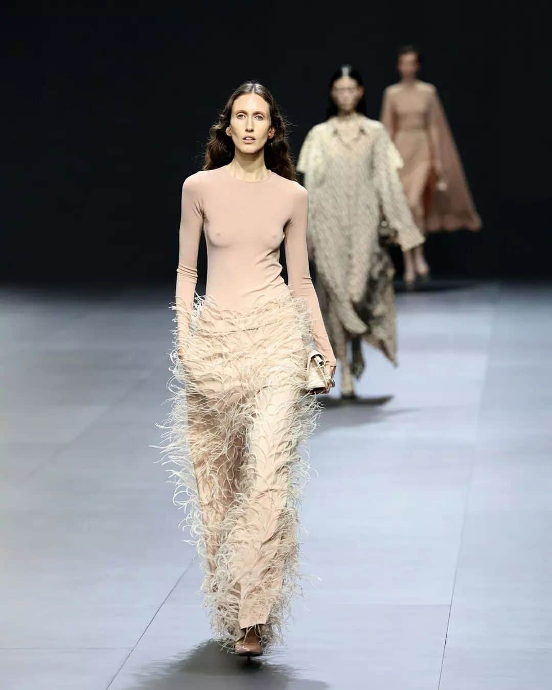 Fashion Weekのインスタグラム：「Send nudes - and make them #ValentinoSS23.」