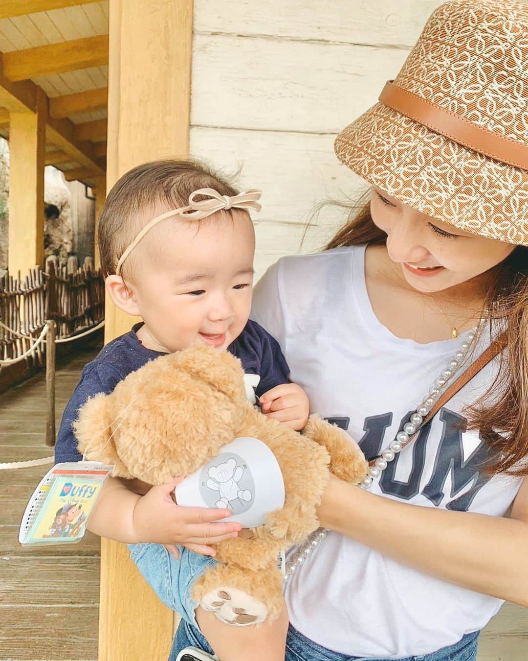 筒井萌子のインスタグラム：「*  　ぬいぐるみ🧸1つ 　お迎えして帰ったよ𖦊 　これが欲しい！っと言うようになる日もあっという間に 　やってきそうだなぁ（´-`）.｡oO  　┈┈┈┈┈┈┈ ❁ ❁ ❁ ┈┈┈┈┈┈┈┈  　#サイベックス #サイベックスメリオ #baby 　#プレママ #出産準備 #生後3ヶ月 #両親学級　 　#プレママ教室 #baby #令和4年ベビー　 　#第一子 #秋生まれベビー #9月生まれ 　#育児日記 #子育て日記 #令和4年ベビー　 　#出産準備 #出産祝い #親子モデル #赤ちゃんモデル 　#ニューボーンフォト #newbornphotography  　#お食い初め #生後100日 #女の子ベビー 　#離乳食 #離乳食準備 #離乳食準備グッズ 　#お宮参り #お宮参りコーデ #お宮参りフォト 　#ママモデル #mamamodel」
