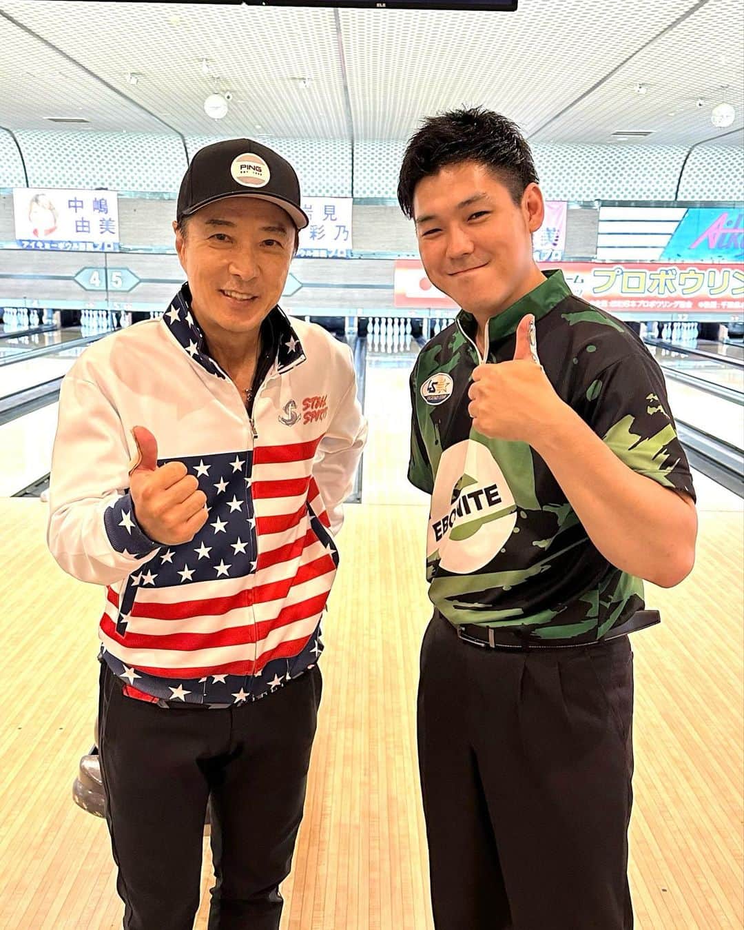 黒田アーサーのインスタグラム：「発売中のボウリングマガジン8月号。今月の表紙は脅威の現役高校生！新人戦で初優勝を飾った石田万音プロです❣️  そして今月の連載対談相手は斉藤琢哉プロです！あのKUWATA CUPで優勝🏆したりここ最近は絶好調ですよね！  現在好調の理由は？ 家族全員がプロボウラーなのは有名な話ですが、そんな兄弟プロの話など興味深い話が聞けました！是非ご購読下さい🙇‍♀️  #ボウリングマガジン９月号  #連載対談 #斉藤琢哉プロ」