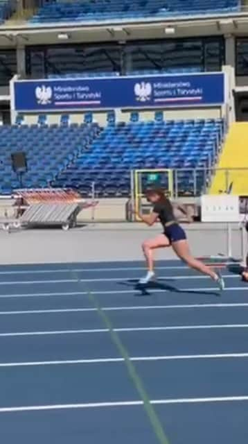 ジーナ・ルケンケムペルのインスタグラム：「Ready for tomorrows race @memorial_kamili_skolimowskiej 🔥💪🏼  Low quality video of a high quality training 🔥  #track #teamlückenkemper #teamlueckenkemper #impossibleisnothing」