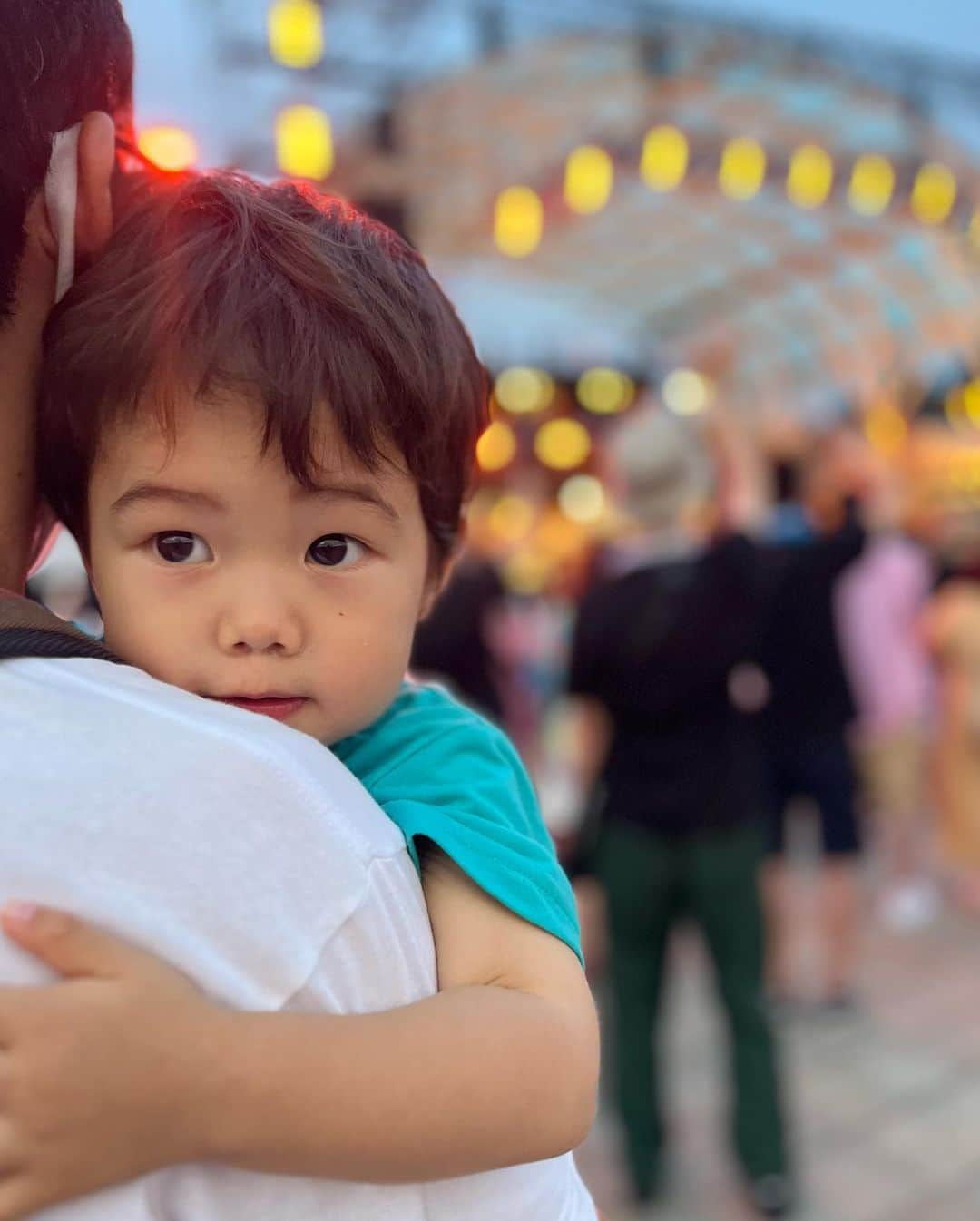 大湯みほさんのインスタグラム写真 - (大湯みほInstagram)「……… ぼうや👶初の✨夏フェス✨参戦！！  ひたち海浜公園✨まで、朝起きて🌤お天気調べて、思いつきで、家族で行ってきました🚗  また、ゆっくりいろいろとアップしますね😌  おやすみなさい💤  #ひたち海浜公園　#luckyfes  #初フェス参戦  #2歳男の子　#ロッキン　の想いを繋いで　#茨城　#ひたちなか　#オズワルドの看板にやけに食いつく　#😂」7月16日 1時25分 - nukazukemiho0320