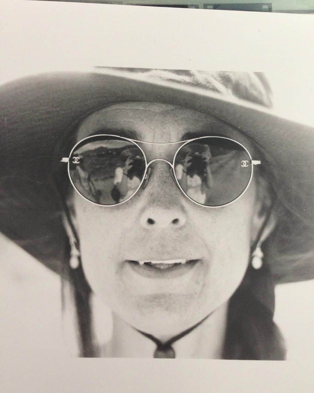 ダコタ・ファニングのインスタグラム：「happy birthday mama. thank you for never leaving my side. I love you #JOY」