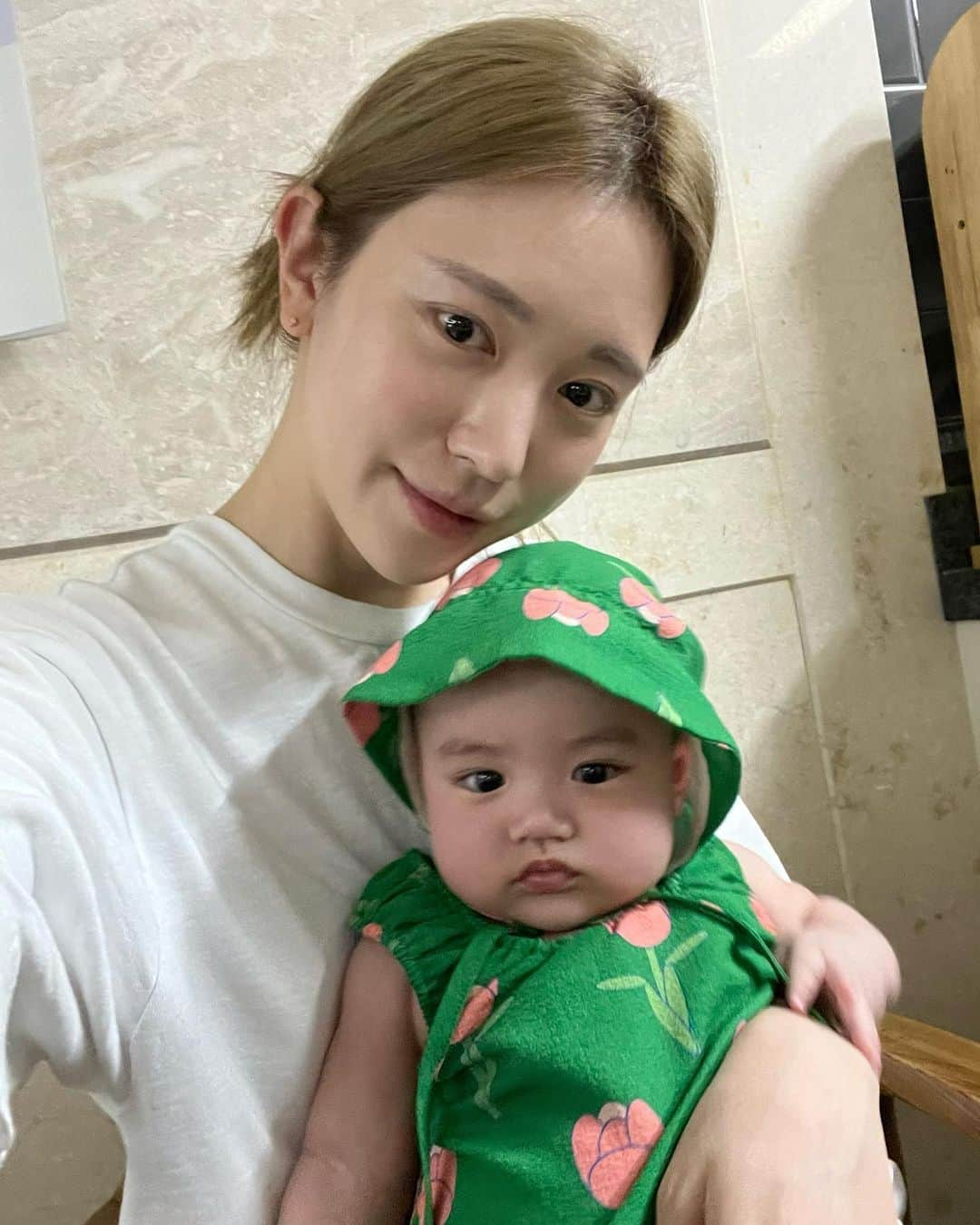 ユ・ヘジュさんのインスタグラム写真 - (ユ・ヘジュInstagram)「👩‍👦」7月16日 2時00分 - r_yuhyeju