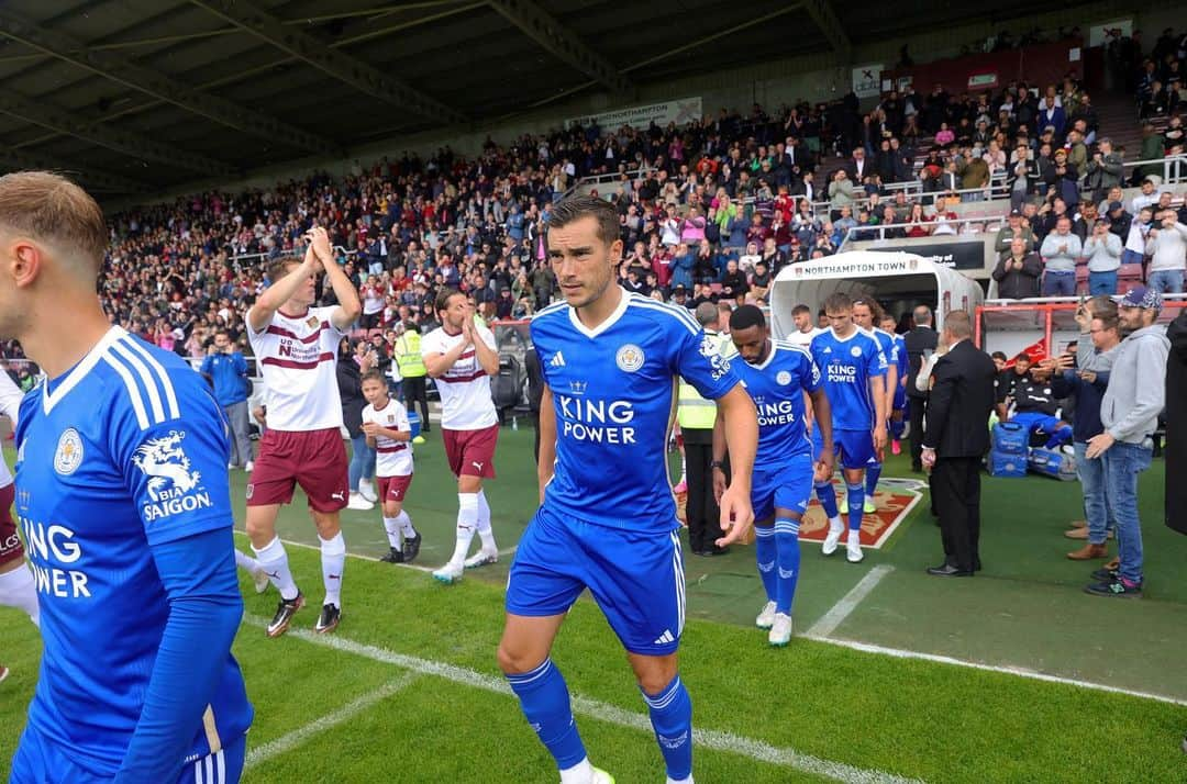 ハリー・ウィンクスさんのインスタグラム写真 - (ハリー・ウィンクスInstagram)「Been a great 2 weeks with the boys and nice to get a chance to play in front of the fans today. You were class👏🦊」7月16日 2時10分 - harrywinks