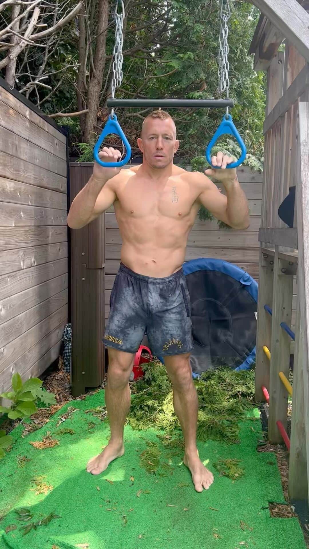ジョルジュ・サンピエールのインスタグラム：「I learned to use all the accessories in my environment to improve myself. 💪」