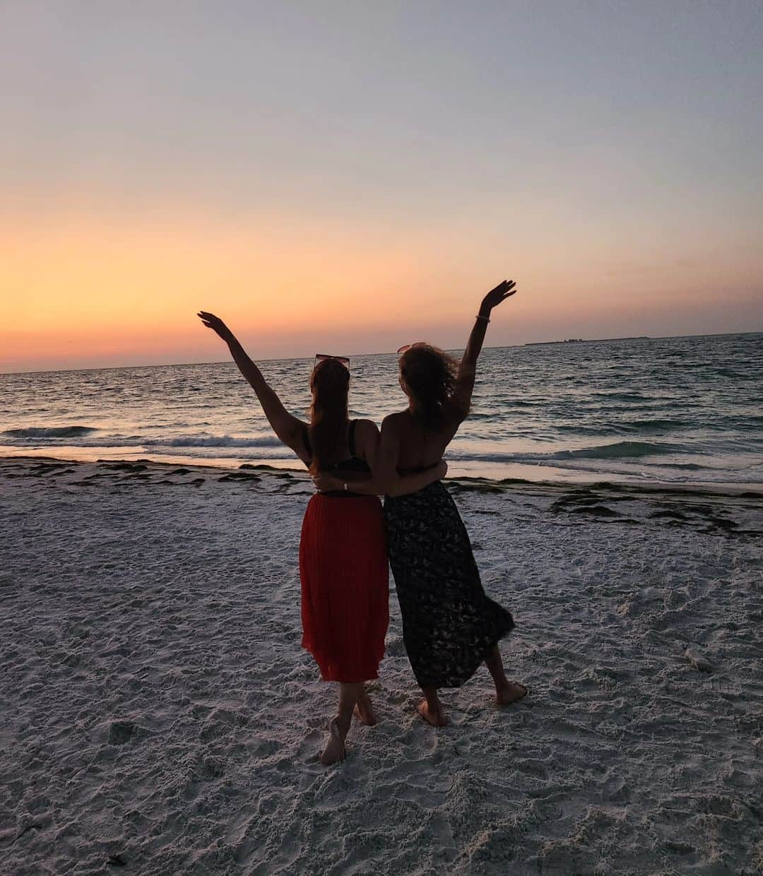 ゴーダ・ブトクテさんのインスタグラム写真 - (ゴーダ・ブトクテInstagram)「Florida photo dump 🌊🐚⛱️ . . . . #florida #tampa #beach #summer #rehearsals #feldentertainment #photography #friends #tour #usa」7月16日 3時22分 - godabutkute