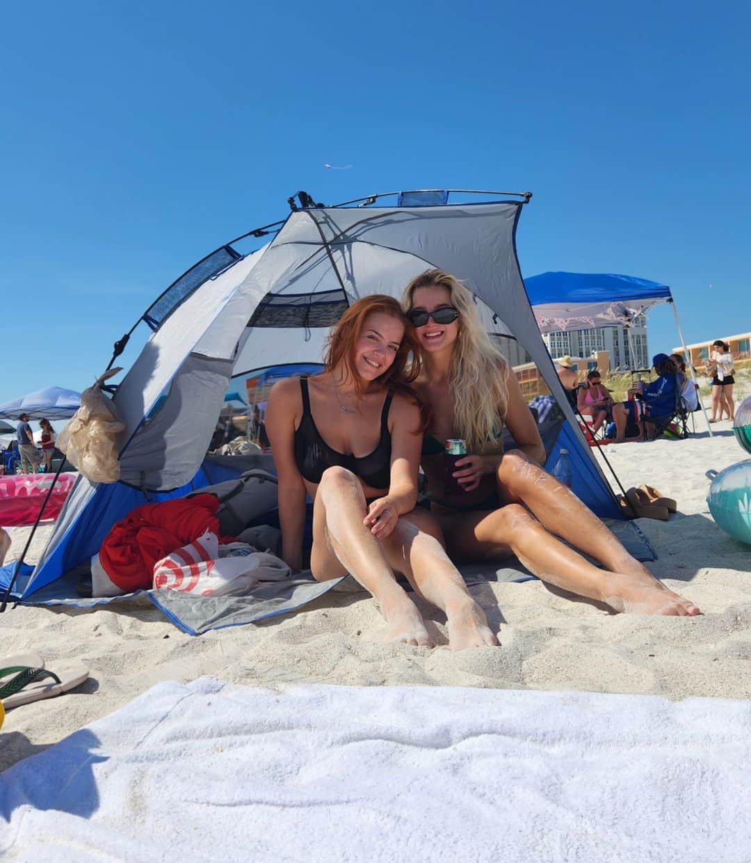ゴーダ・ブトクテさんのインスタグラム写真 - (ゴーダ・ブトクテInstagram)「Florida photo dump 🌊🐚⛱️ . . . . #florida #tampa #beach #summer #rehearsals #feldentertainment #photography #friends #tour #usa」7月16日 3時22分 - godabutkute