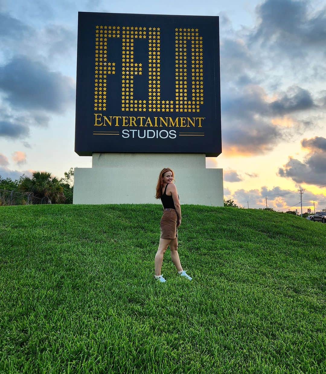 ゴーダ・ブトクテのインスタグラム：「Florida photo dump 🌊🐚⛱️ . . . . #florida #tampa #beach #summer #rehearsals #feldentertainment #photography #friends #tour #usa」