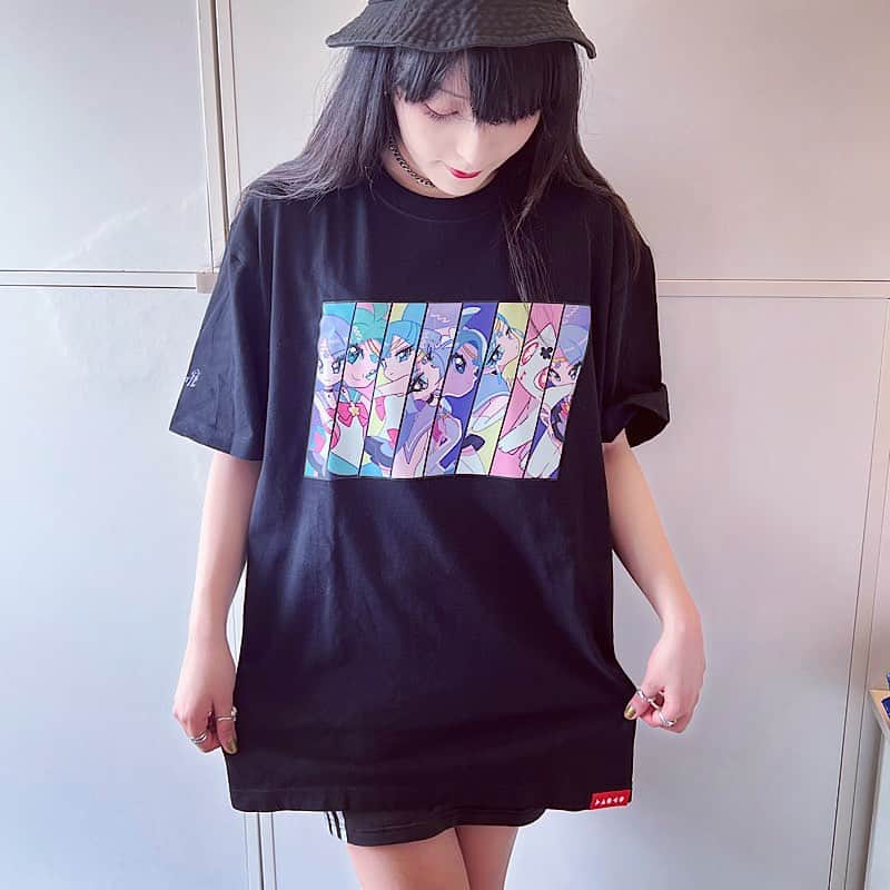 DAOKOのインスタグラム：「☀️NEW ITEMS & SUMMER SALE☀️ Daokoが担当した、劇場版「美少女戦士セーラームーンCosmos」の主題歌「月の花」。 そのMUSIC VIDEOに描かれているキャラクターがデザインされたNEW GOODSが発売開始❣️かわい〜！  同時にSUMMER SALEも開催しております◎ ぜひ🌟🌟🌟🌟」