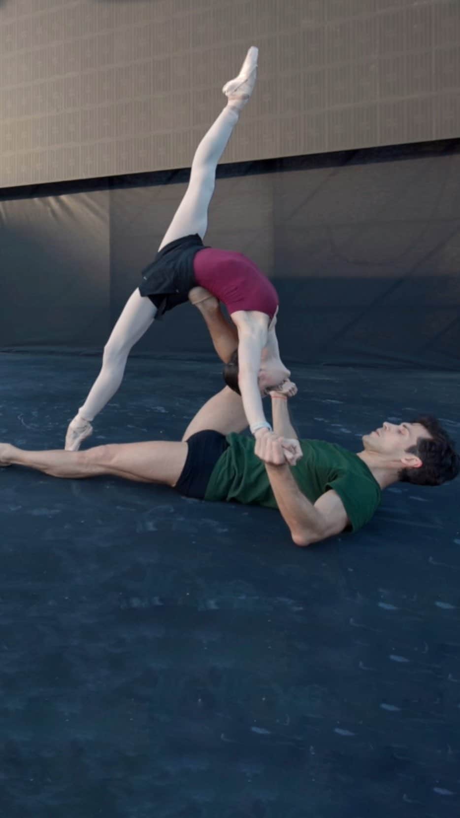マリア・コーレワのインスタグラム：「Repost from @robertobolle and @dancersdiary 😍 I already miss all of these people and their incredible work ethics! Watching them take two ballet classes every day, exercising together and sharing the stage with them - has shown me how dedicated every true artist should be ❤️ I just want to leave this video about “Roberto Bolle and Friends” experience here for memories 🙏🏻 #robertobolleandfriends」