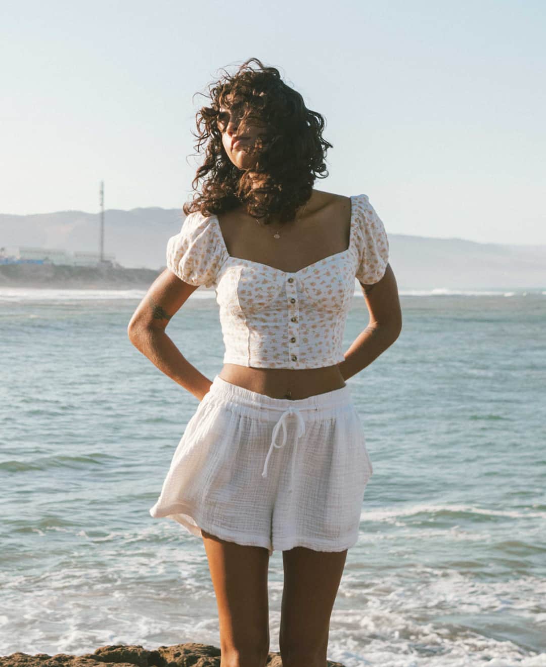 BILLABONG WOMENSのインスタグラム：「Floaty florals and crisp whites.」
