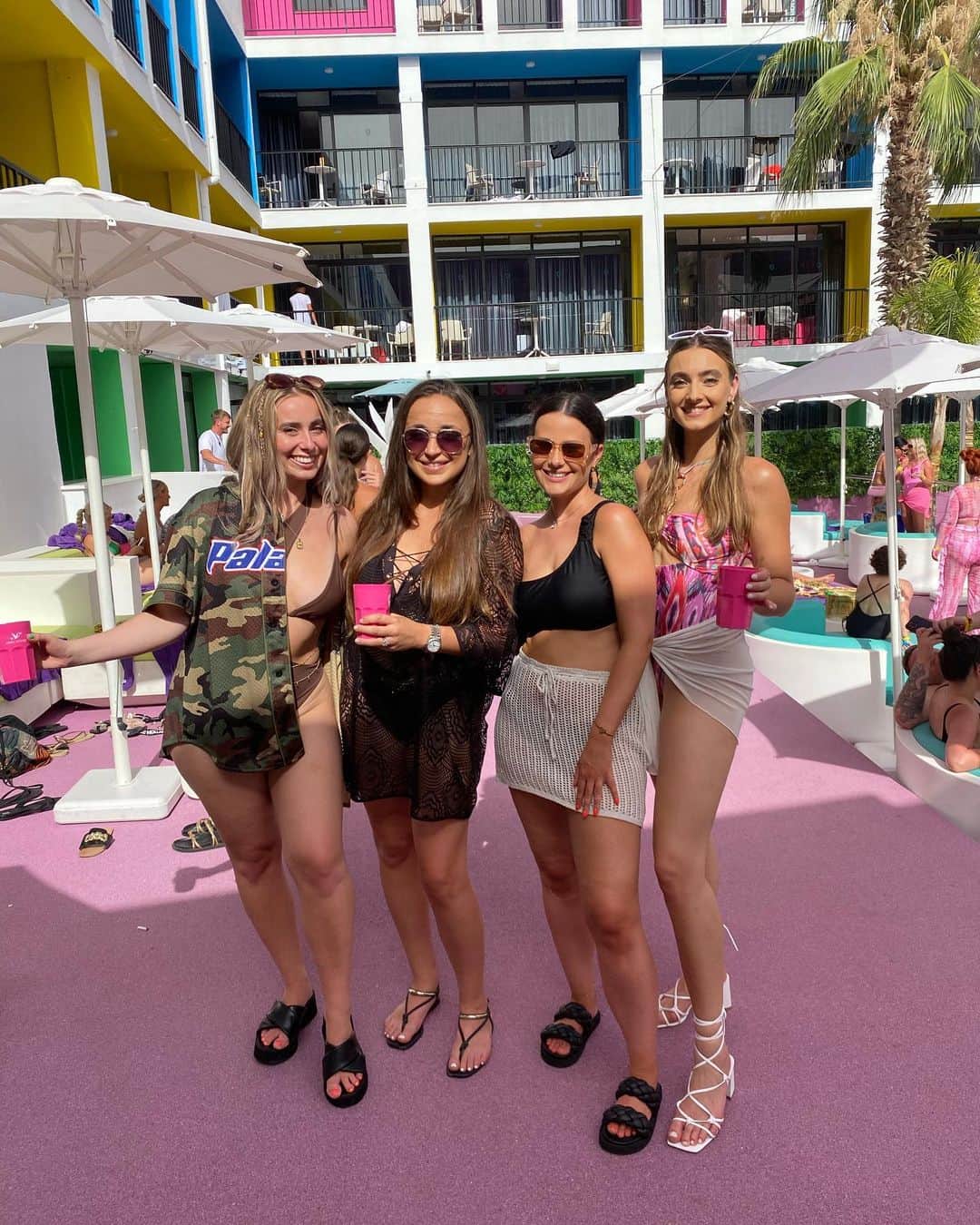 ローレン・プラットのインスタグラム：「Ibiza..you were a dream💕」