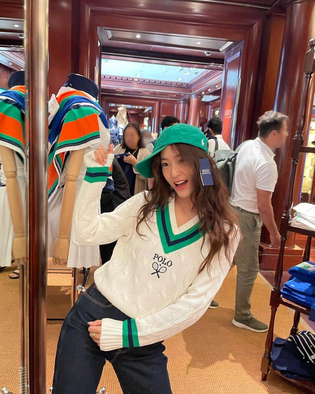 クリスタルさんのインスタグラム写真 - (クリスタルInstagram)「🧢 geared up for the @wimbledon finals at the @ralphlauren flagship store!」7月16日 4時12分 - vousmevoyez