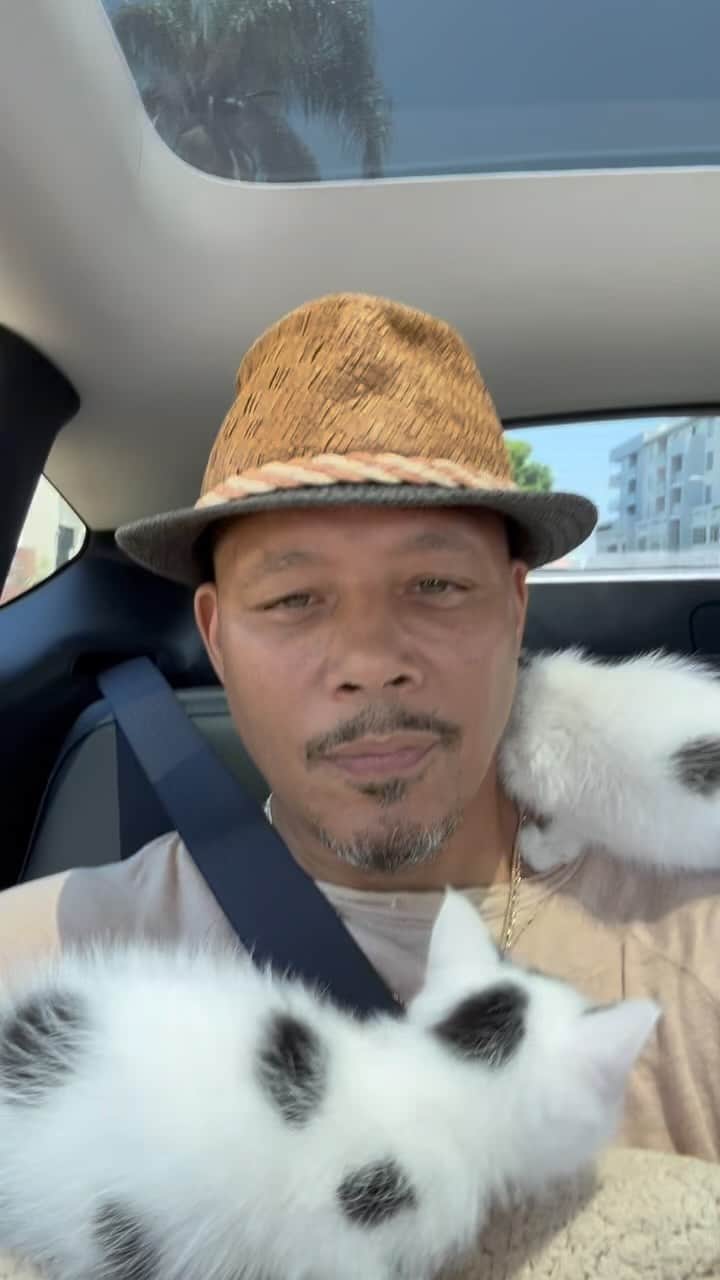 テレンス・ハワードのインスタグラム：「Love truly makes you beautiful. ♥️ #thankyouforyoursupport #savetheanimalssavetheworld」