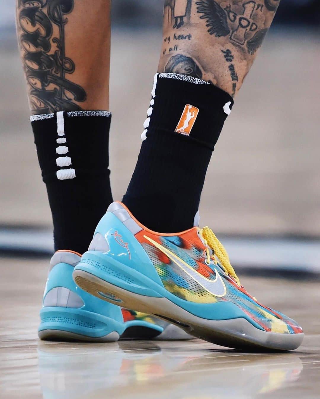 Nice Kicksさんのインスタグラム写真 - (Nice KicksInstagram)「First released in 2013, this Nike Kobe 8 is inspired by one of Los Angeles’ most iconic beaches and is returning for the first time next summer 🏖️  Venice Beach is known for its graffiti and streetball amongst the surf and sand as the ultimate cross-section of west coast culture ☀️🏀🌊  LINK IN BIO for more info 📲  ✍️: @zsneakerheadz / @sneakerfiles  Lead photo: @venicepaparazzi」7月16日 4時49分 - nicekicks